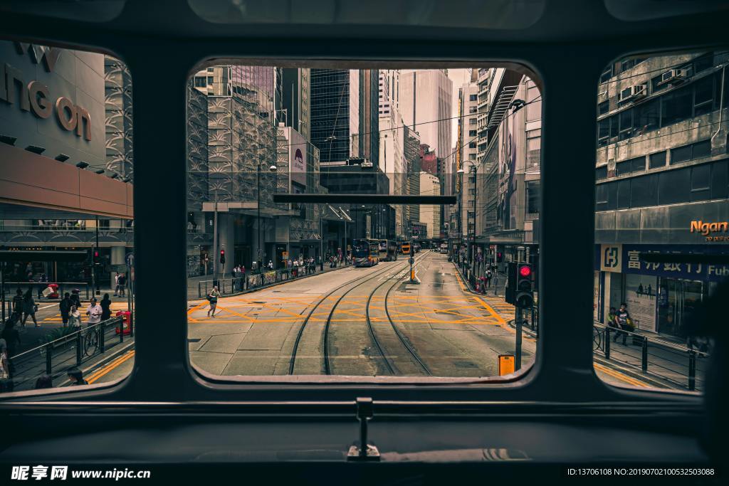 电车内景