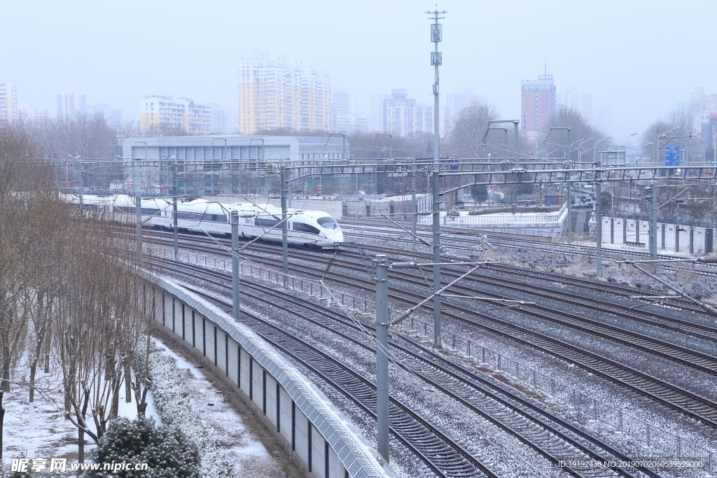 轨道雪景