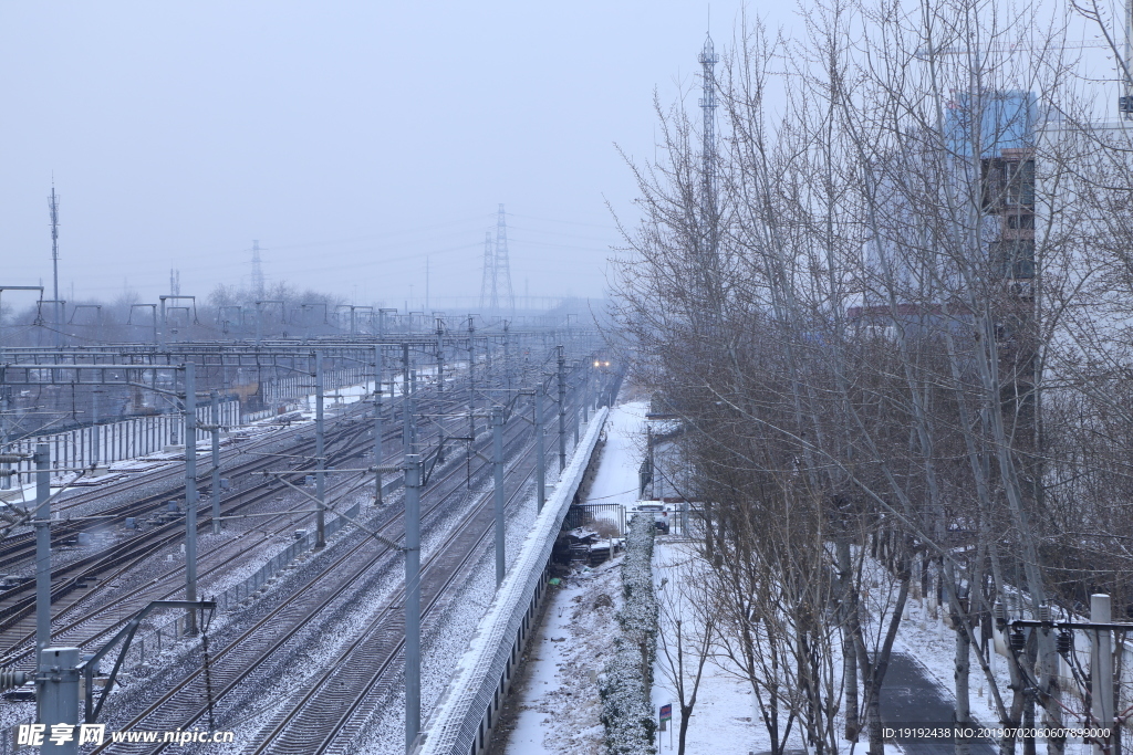 轨道雪景