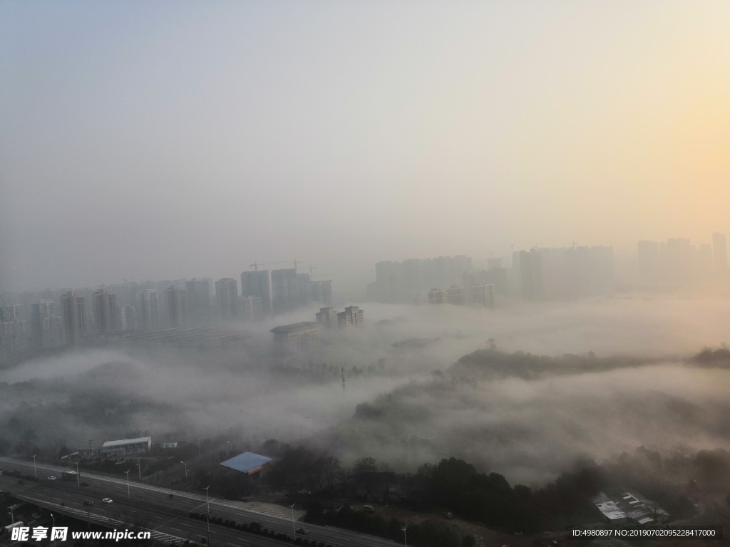 晨雾 城市里的晨雾 株洲 慧谷