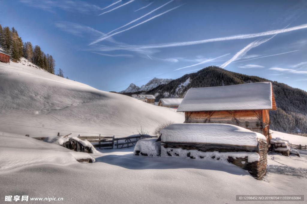 雪中木屋