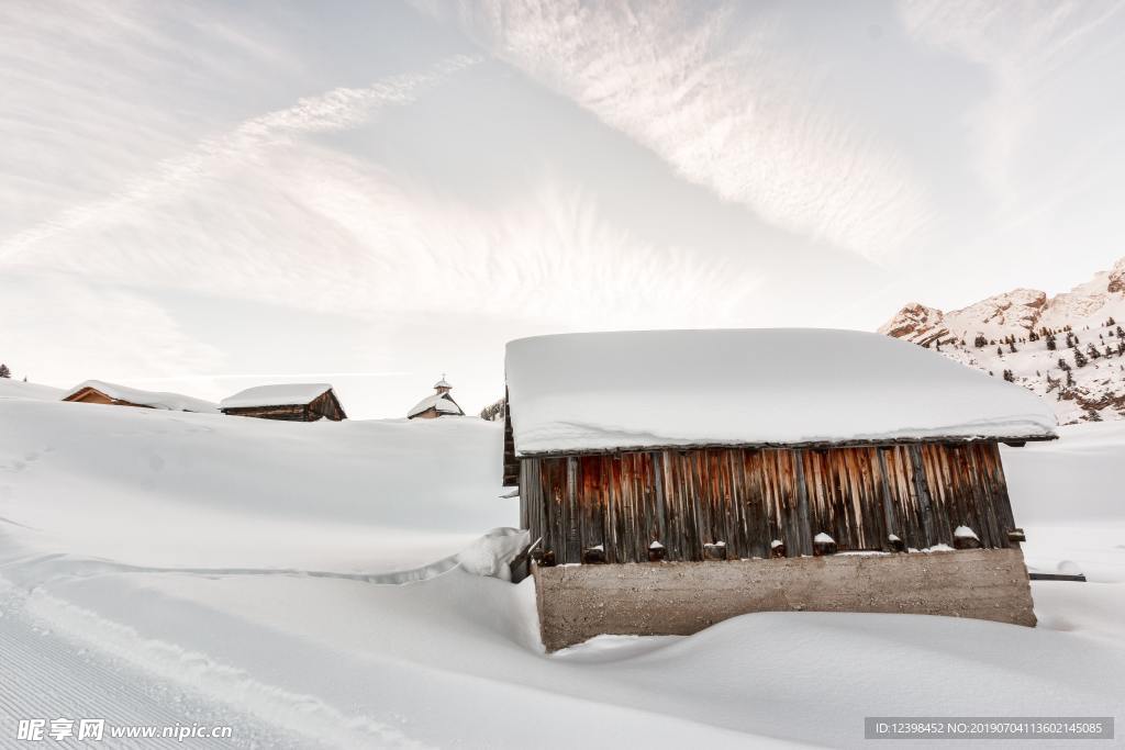 雪中木屋