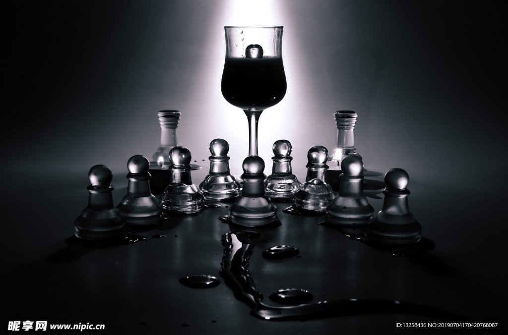 玻璃酒杯