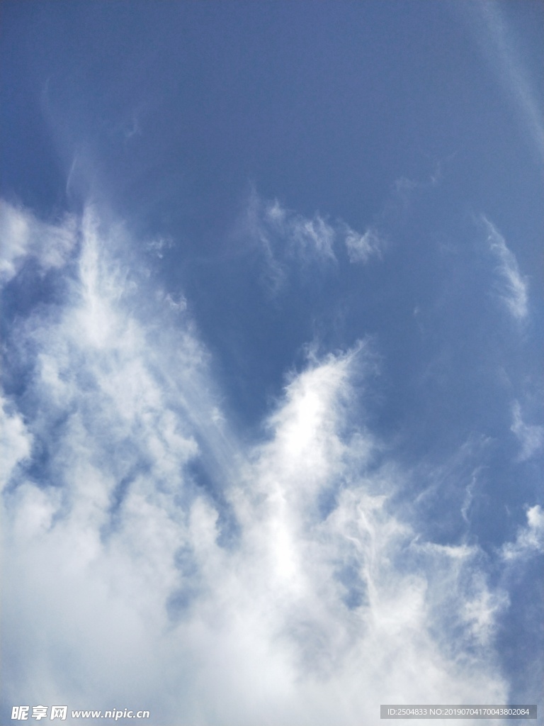 天空白云