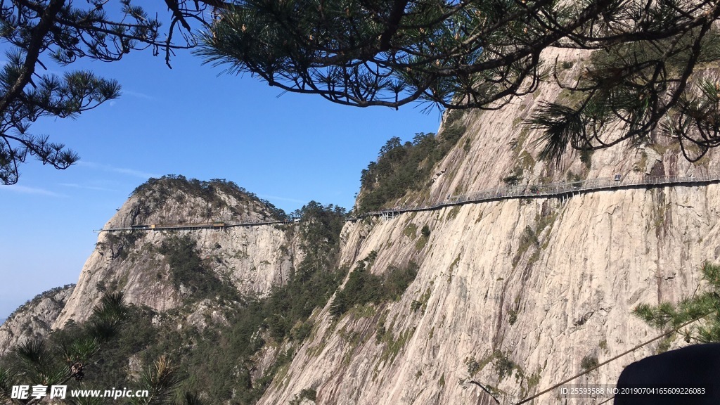 悬崖走道