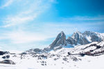蓝天白云云南雪山