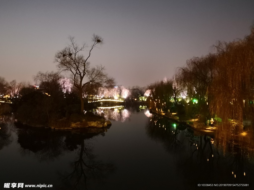 夜色孤岛