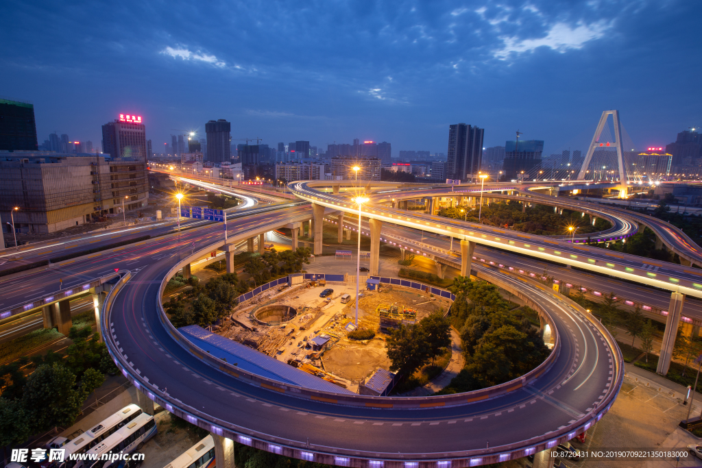 武汉高架桥美丽夜景