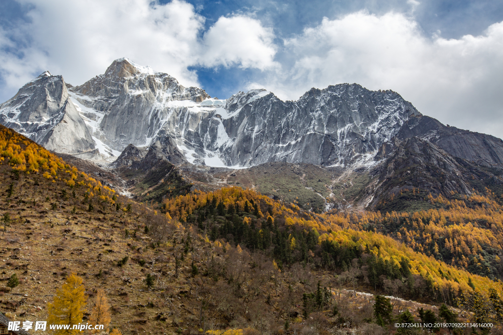 长坪沟美丽雪山风光