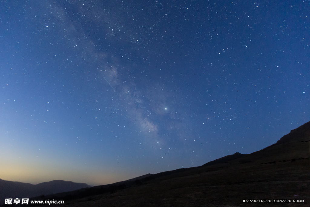 北京门头沟灵山夜晚星空