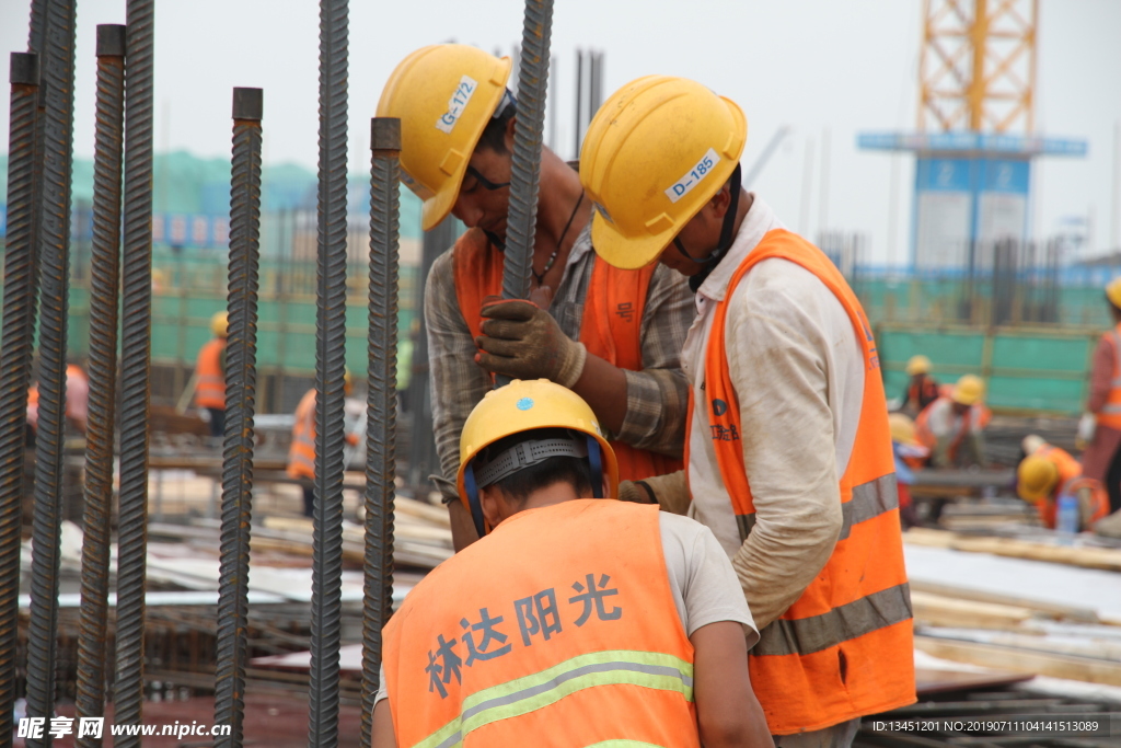 建筑 工地 工人 钢筋 绑扎