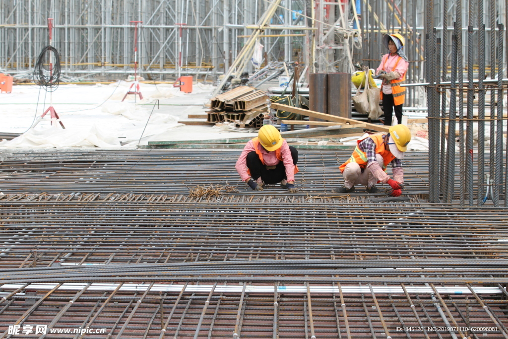 建筑 工人 施工 建设 钢筋