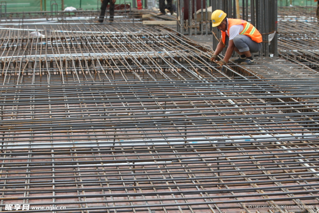 建筑 工人 施工 建设 钢筋