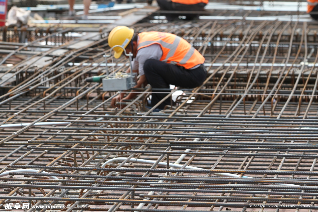 建筑 工人 施工 建设 钢筋