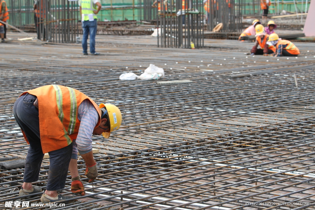 建筑 工人 施工 建设 钢筋