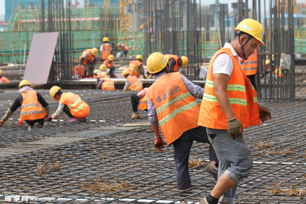 建筑 工人 施工 建设 钢筋