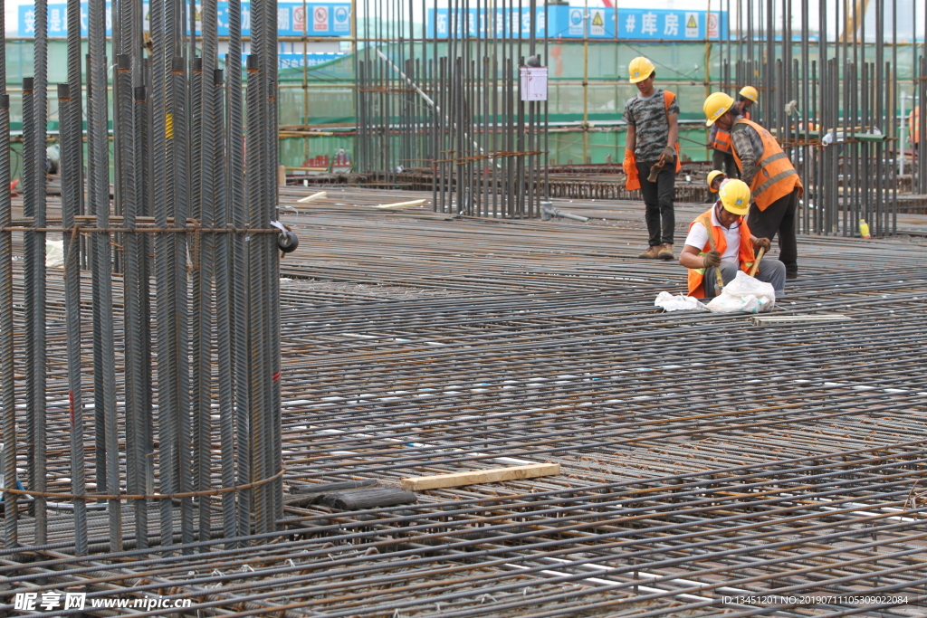 建筑 工人 施工 建设 钢筋