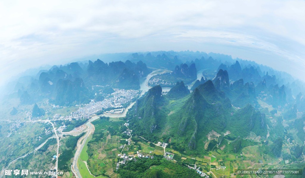 俯视天空山水风景