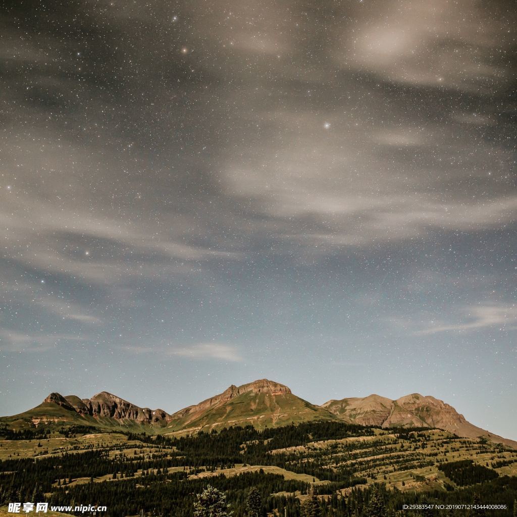 天空群山背景