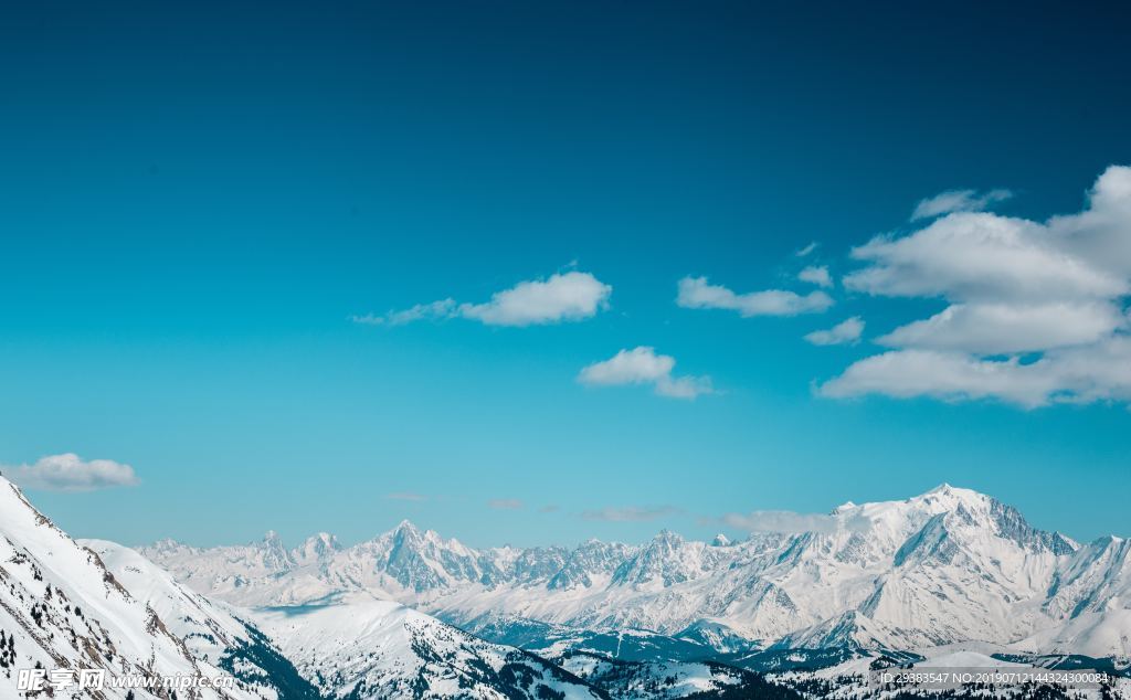 蓝天白云雪山图片