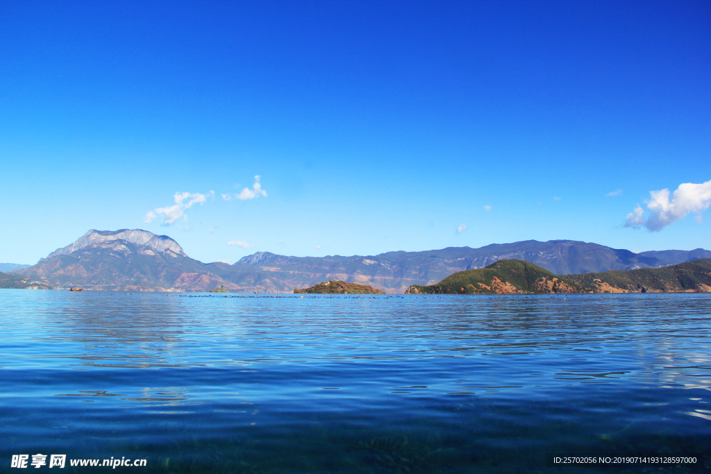 泸枯湖 格姆女神山