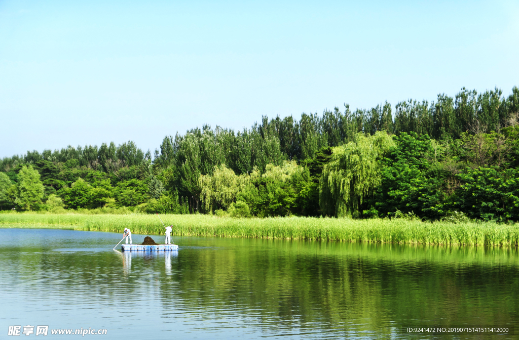 沈阳棋盘山赛特奥莱湖面风景