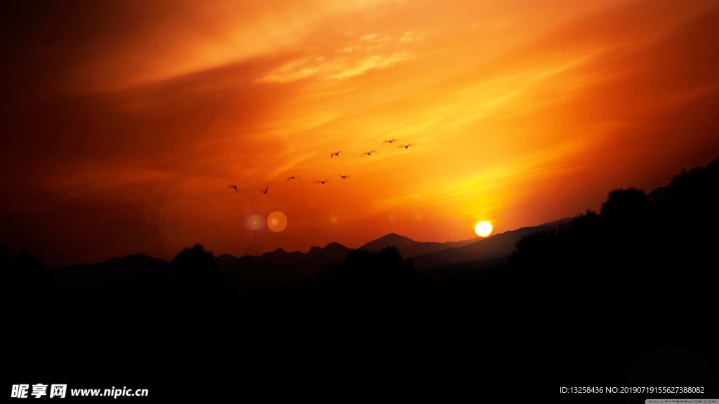 群山夕阳