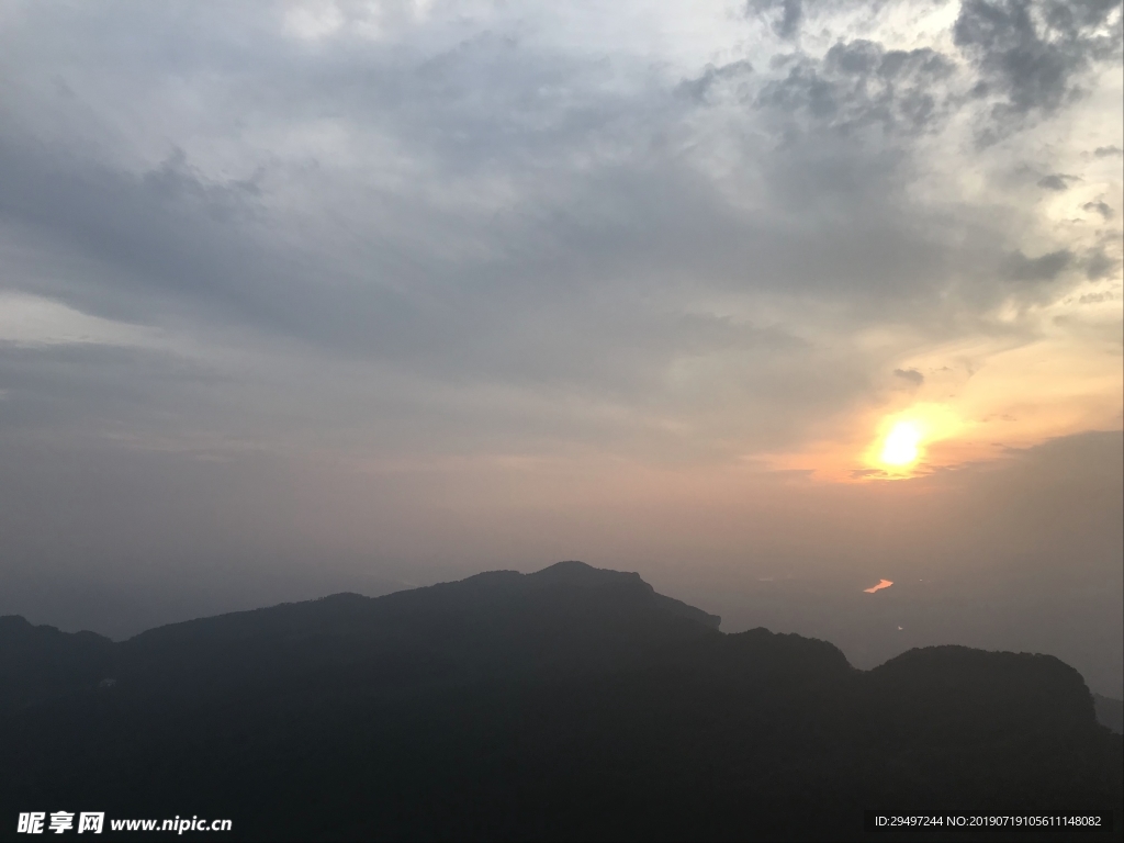 晚霞 天空