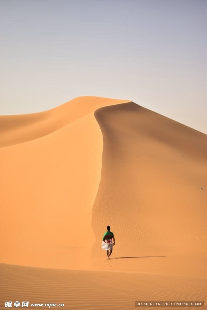 在沙漠行走