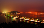 美丽湖边夜色
