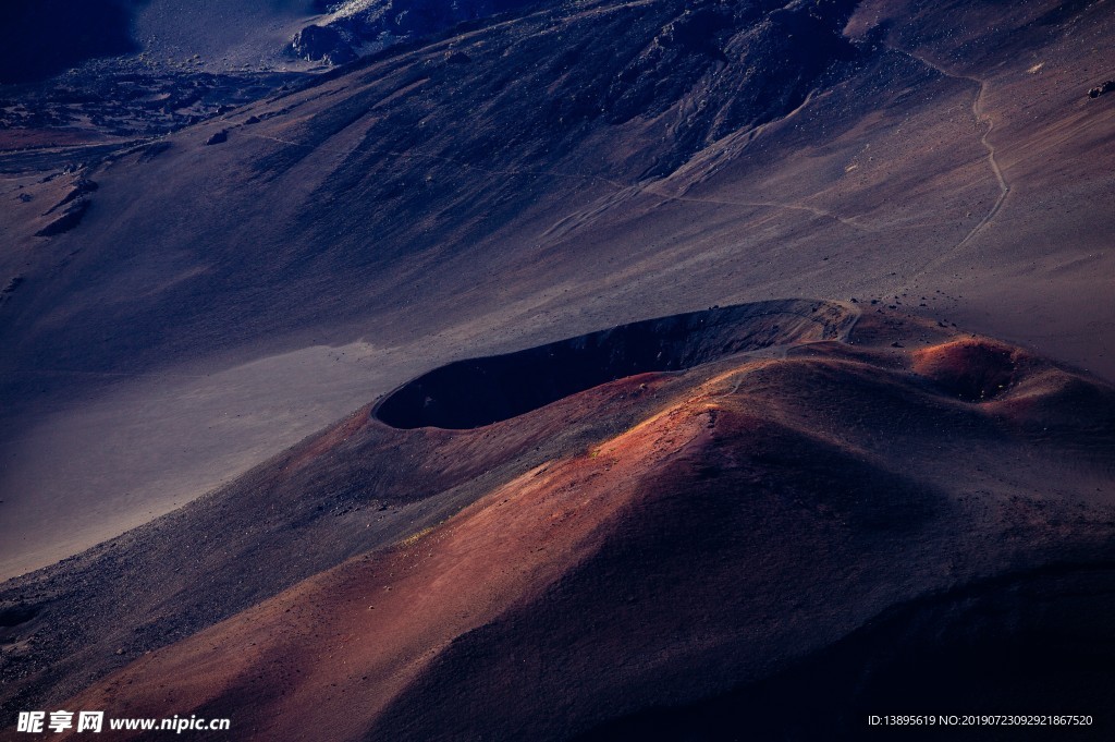 火山 土丘