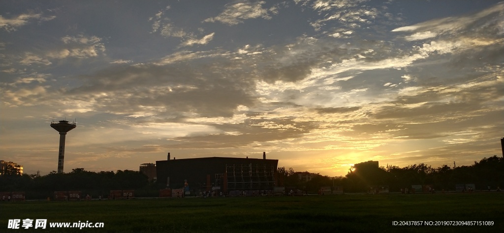 灵宝夕阳体育馆