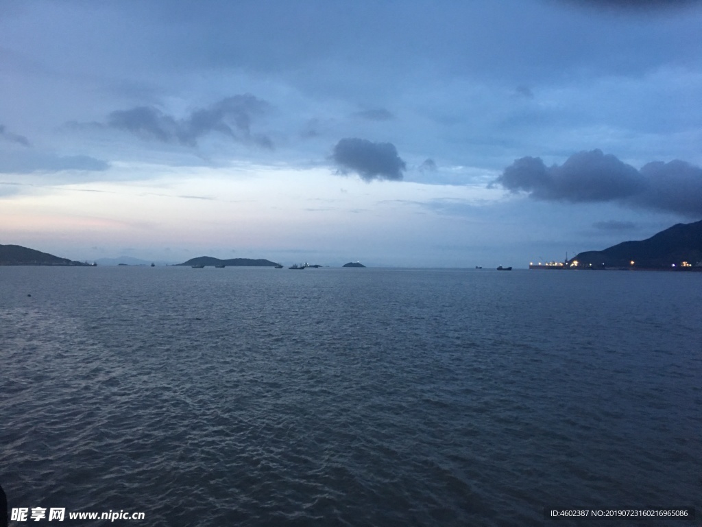 大海夜色