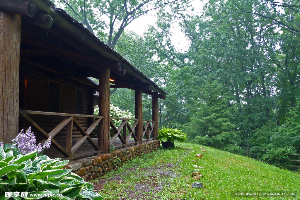 原木小屋门廊