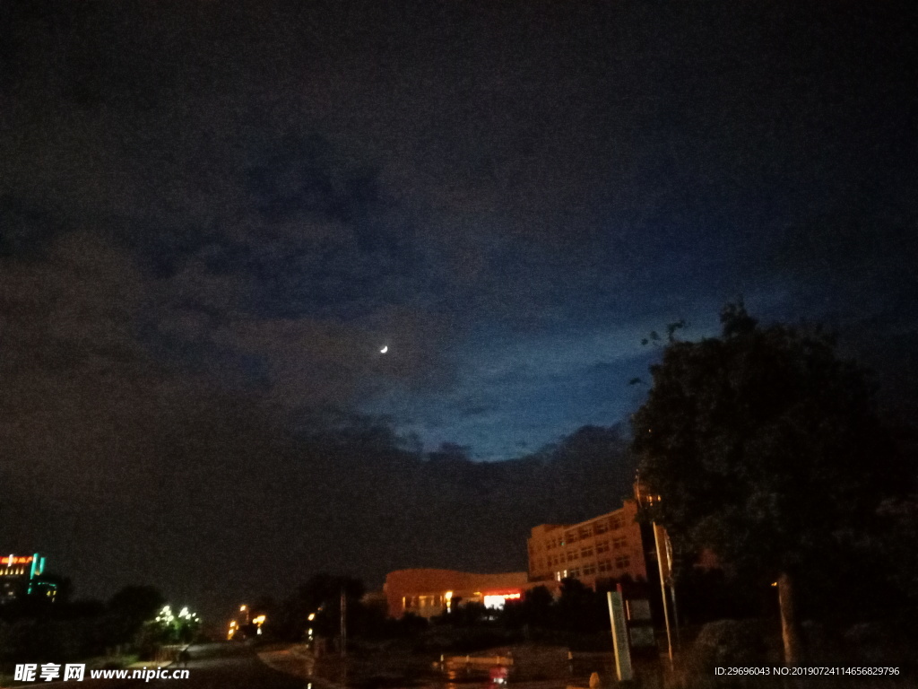 雷雨后的夜