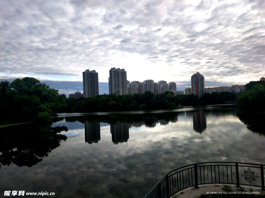 劳动湖美景