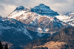 雪山峰顶