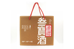 小瓶人参酒外包装摄影图