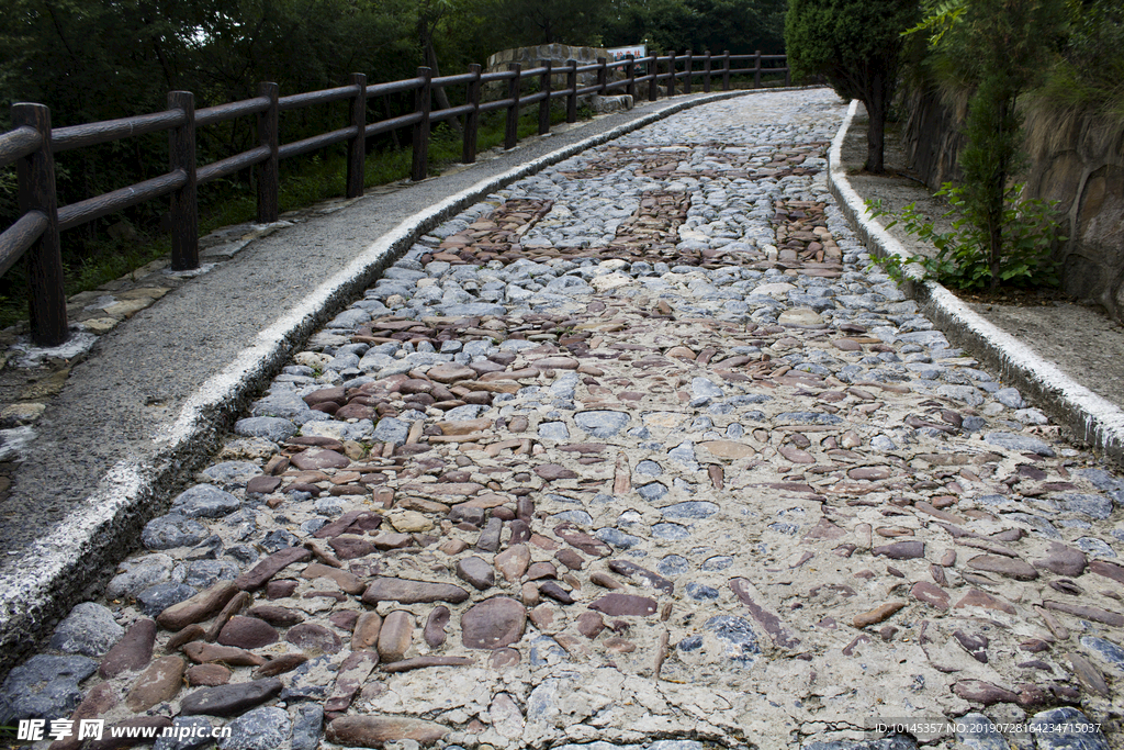 冠山石头小路