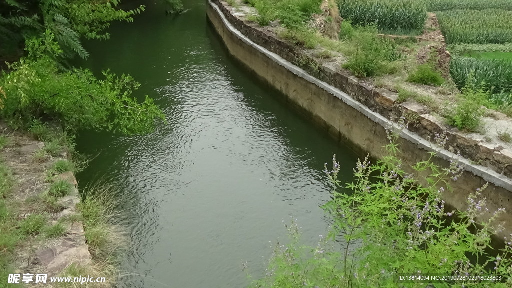 水渠