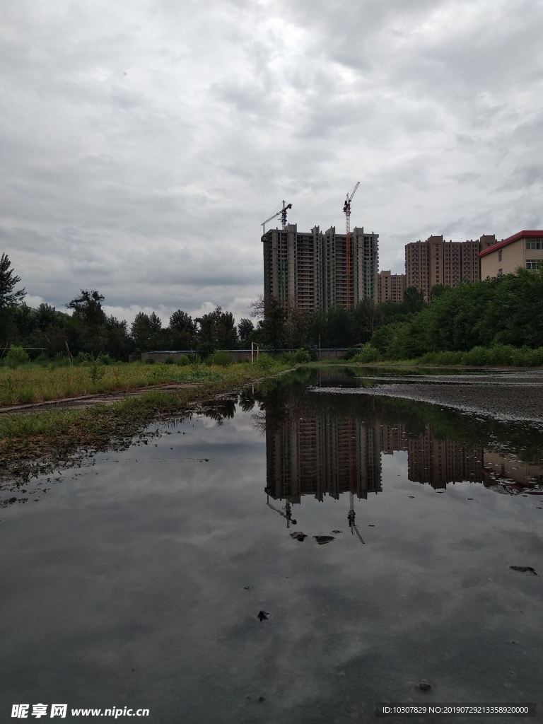 雨后倒影