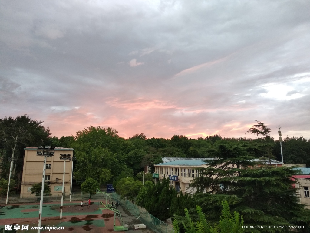 雨后 晚霞 乌云