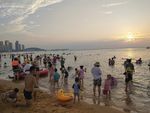 海边 沙滩 阳光  人 夏天