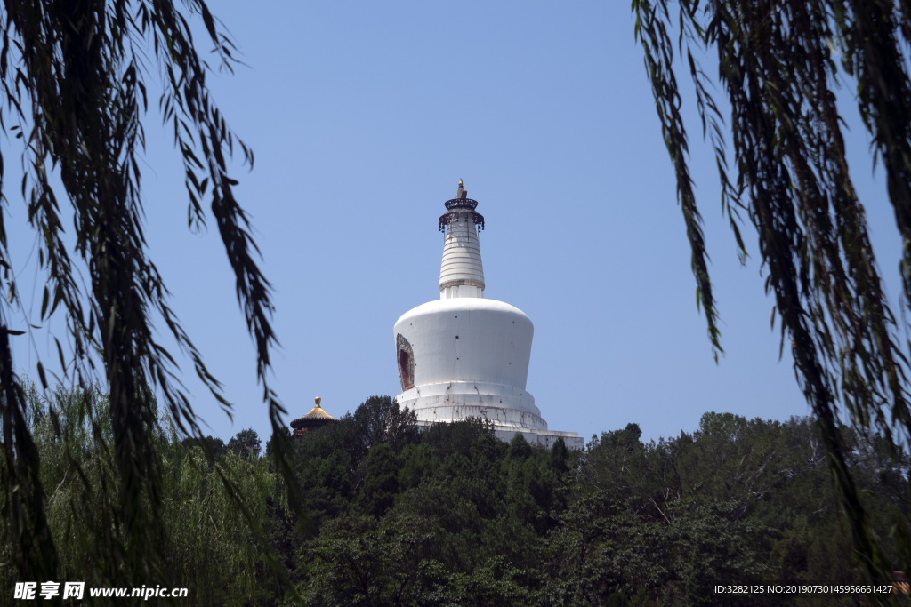 夏日北京之北海白塔