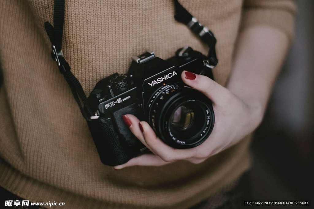 Yashica相机女人