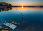 夕阳下的湖面