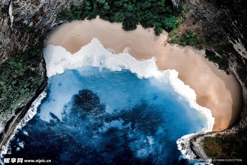 海湾沙滩海水森林