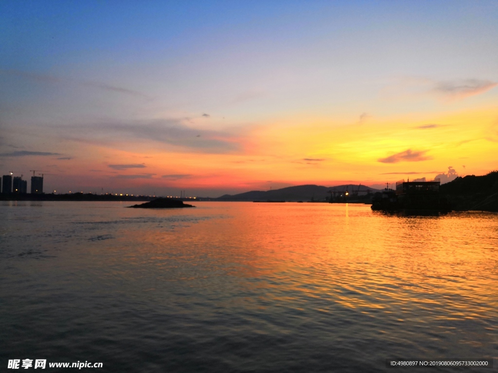 夕阳 晚霞 落日 红黄色调