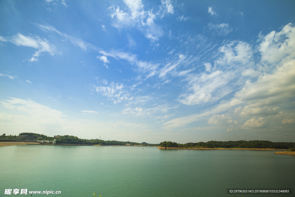 绵阳仙海湖蓝天白云风光摄影