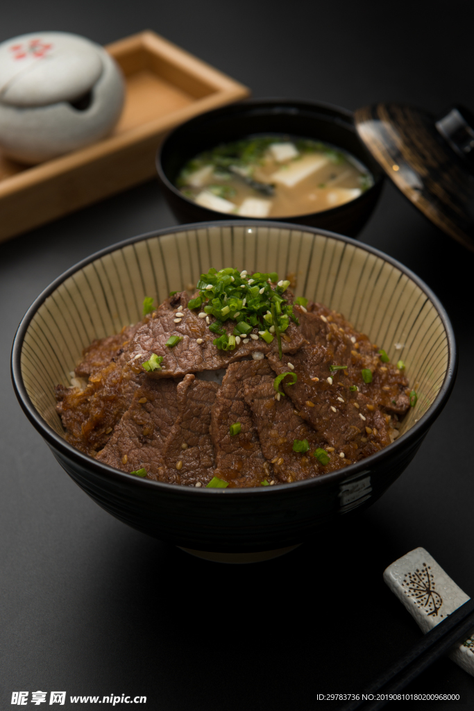 日式牛排饭